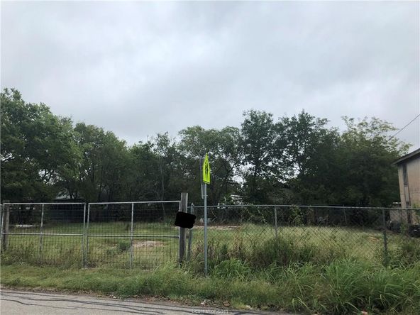 303 Stadium St, Bryan, TX 77803